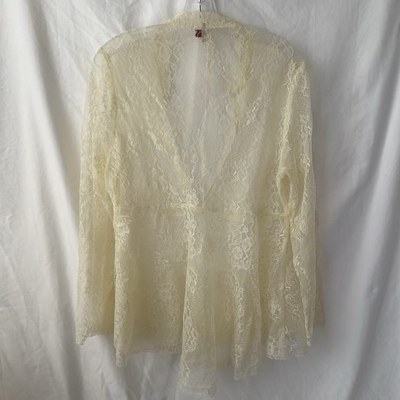 Seven7 cream lace long-sleeved tunic. Size 14/16. - Picture 4 of 8